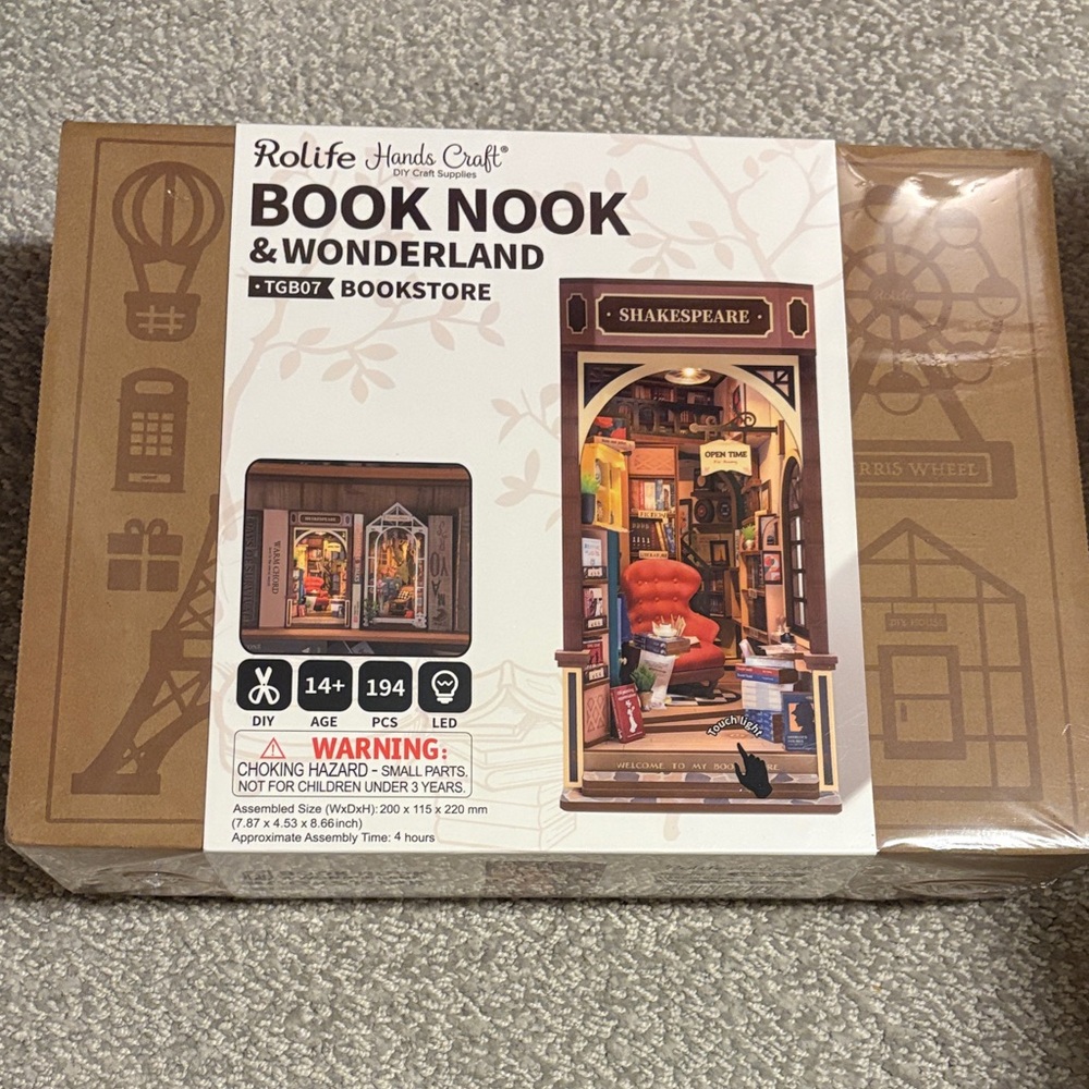 Rolife Book Nook & Wonderland Bookstore - Brown